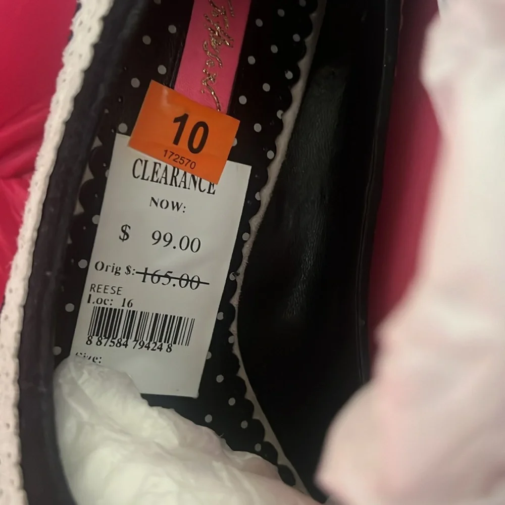 Like new Betsey Johnson “Reese” Heels - Picture 7 of 8